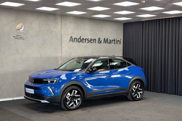 Blå Opel Mokka-e fra 2023