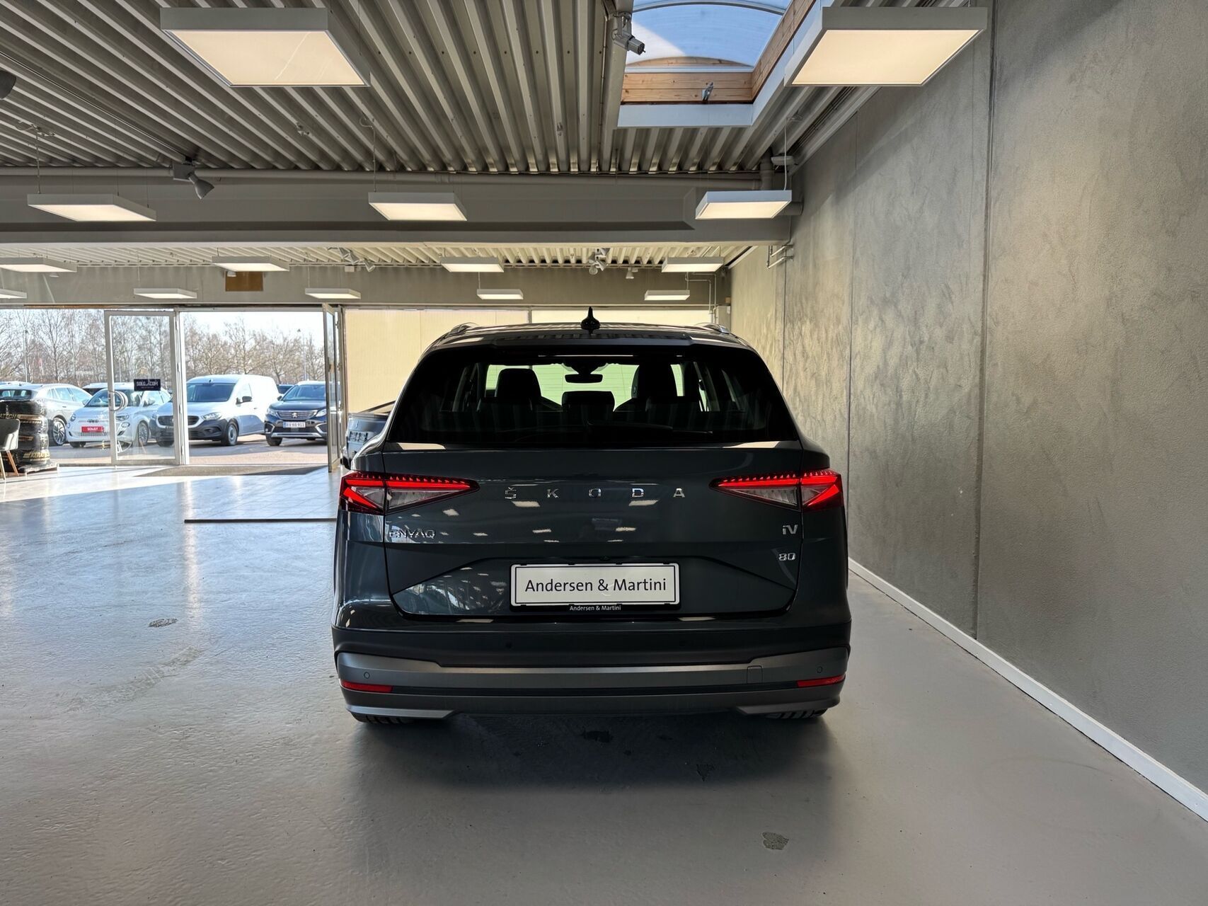 Grå Skoda Enyaq fra 2021