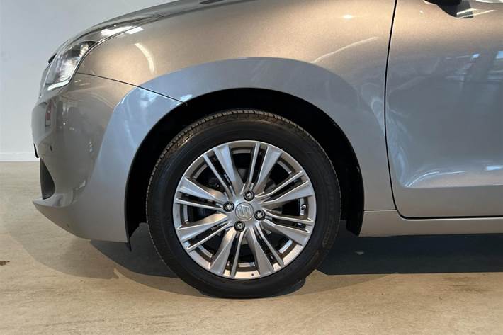 Sølv Suzuki Baleno fra 2019