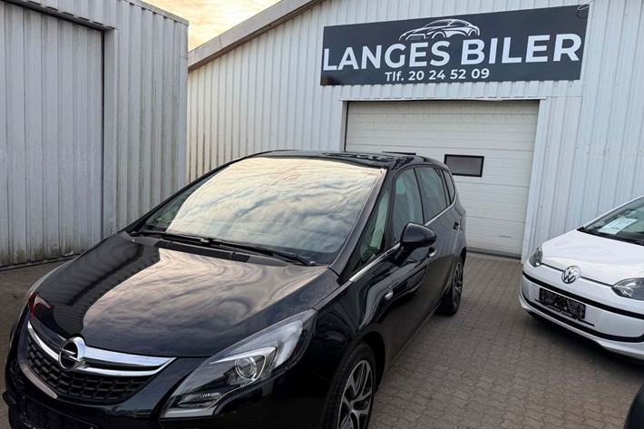 Grå Opel Zafira Tourer fra 2012