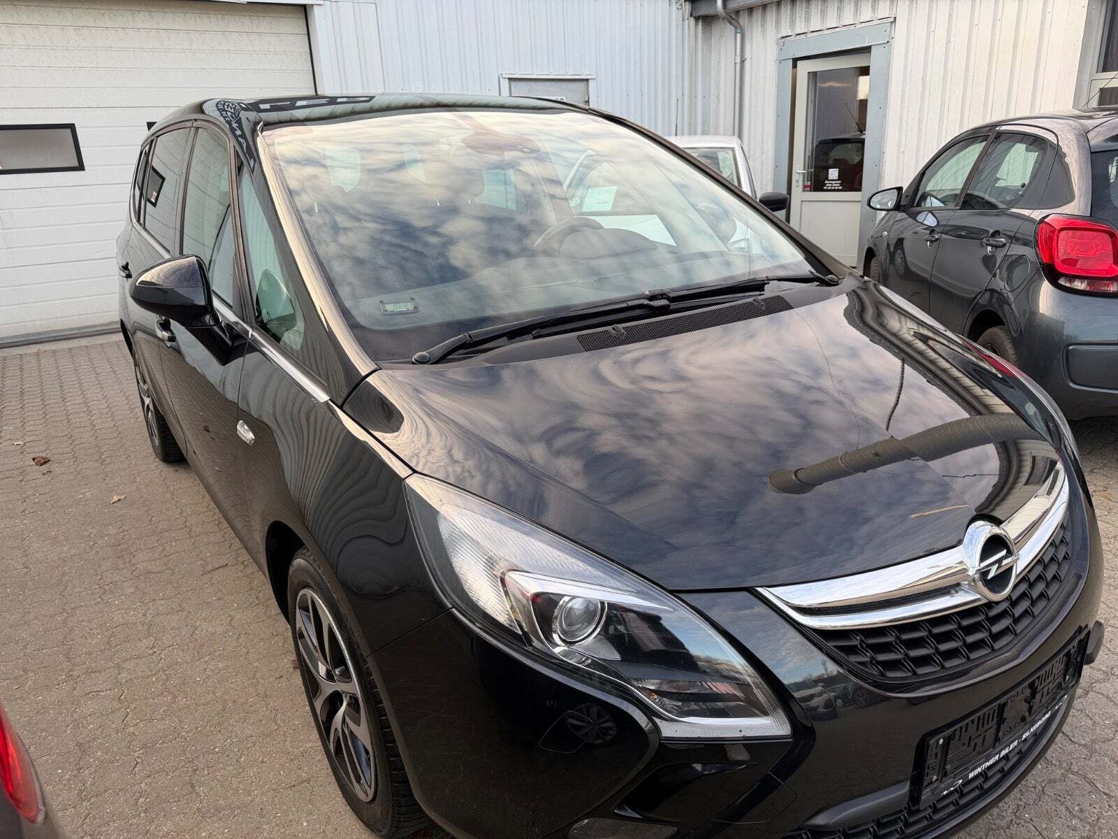 Grå Opel Zafira Tourer fra 2012