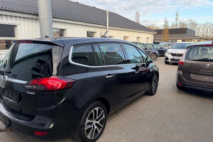 Grå Opel Zafira Tourer fra 2012