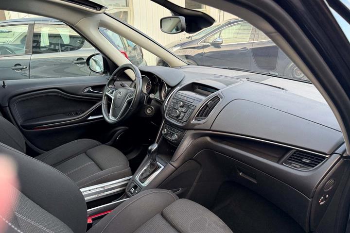 Grå Opel Zafira Tourer fra 2012