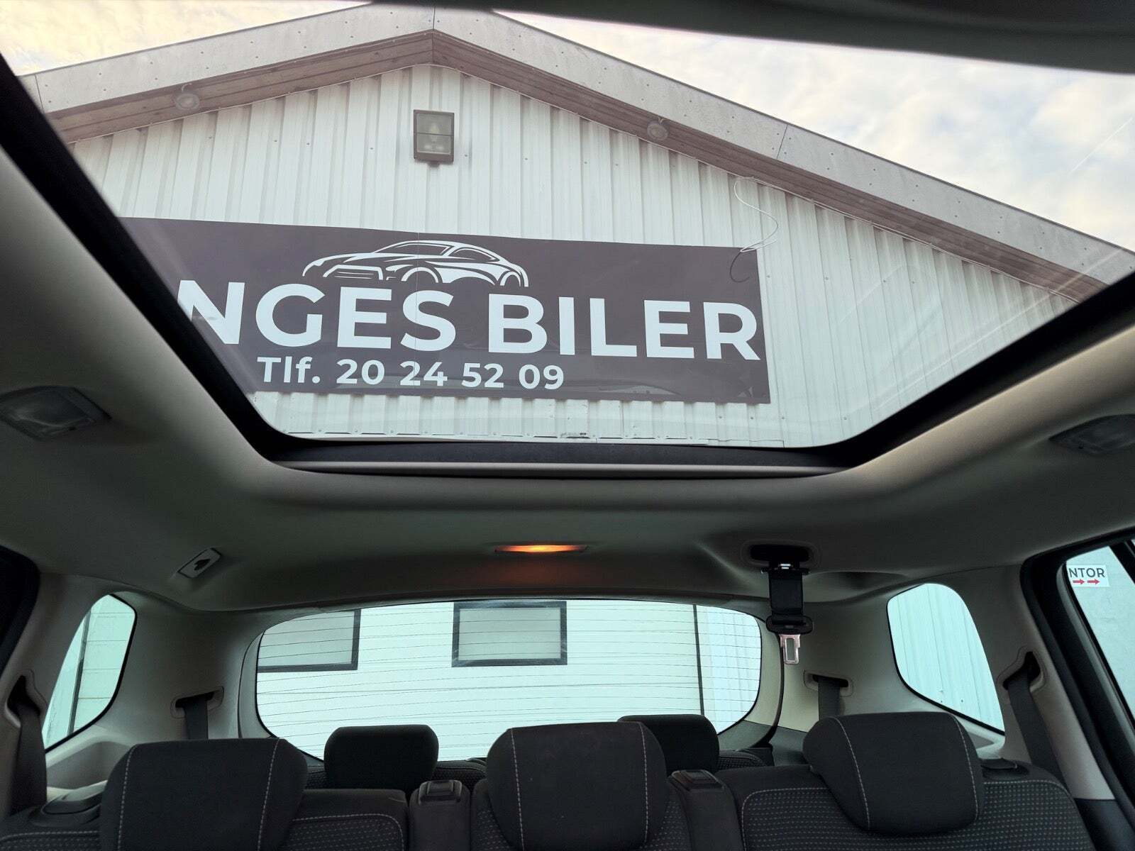 Grå Opel Zafira Tourer fra 2012