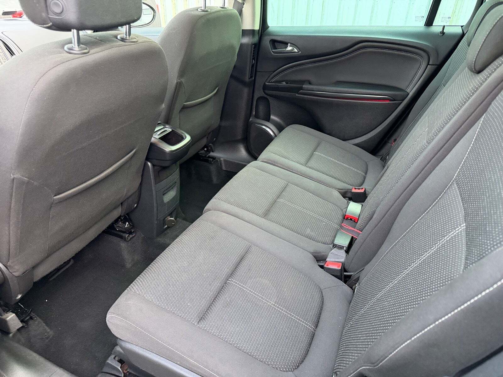 Grå Opel Zafira Tourer fra 2012