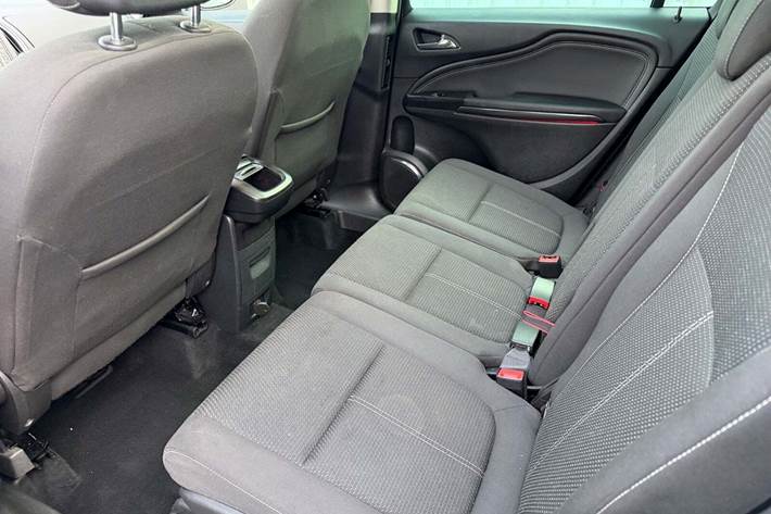 Grå Opel Zafira Tourer fra 2012