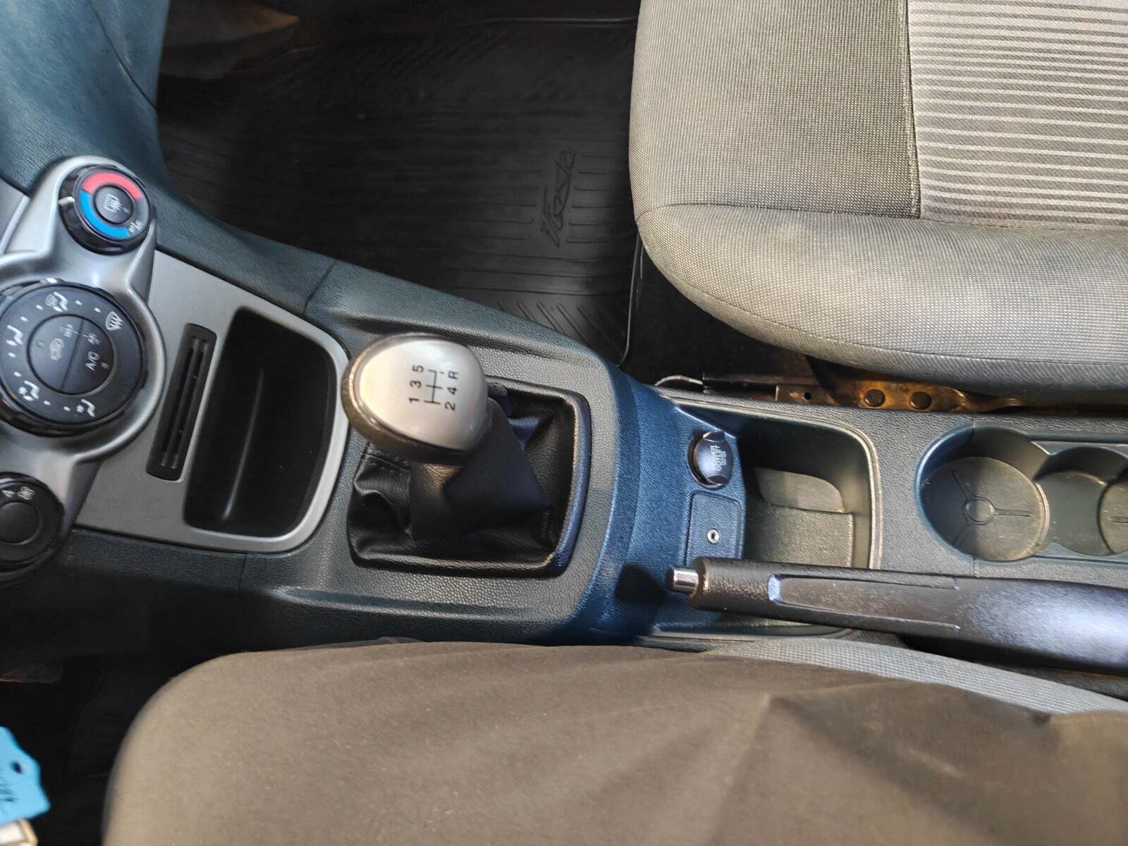 Gul Ford Fiesta fra 2010