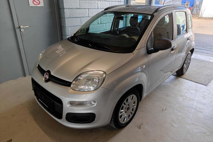 Gul Fiat Panda fra 2013 set udefra
