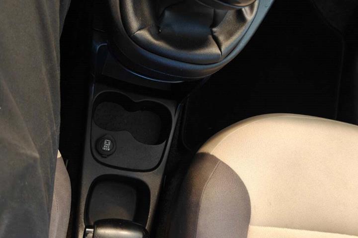 Gul Fiat Panda fra 2013 set indefra