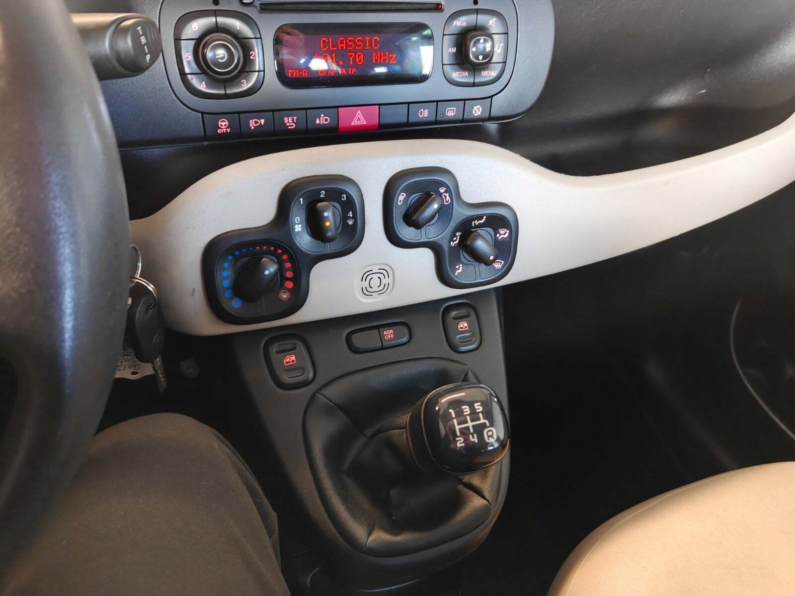 Gul Fiat Panda fra 2013