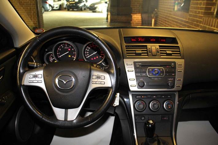 Sølv Mazda 6 fra 2008