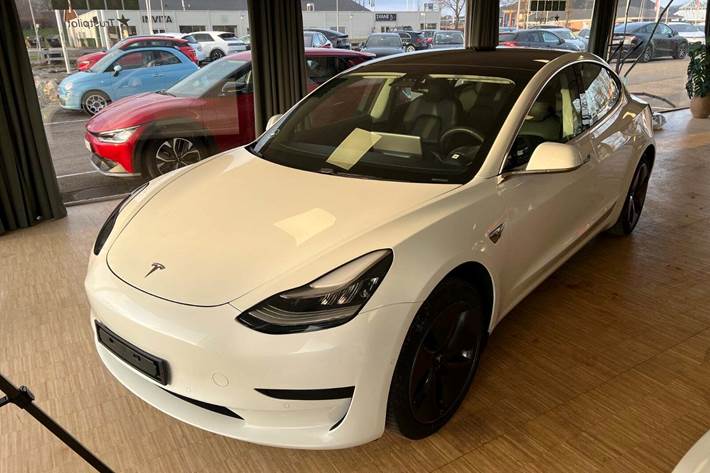 Hvid Tesla Model 3 fra 2020
