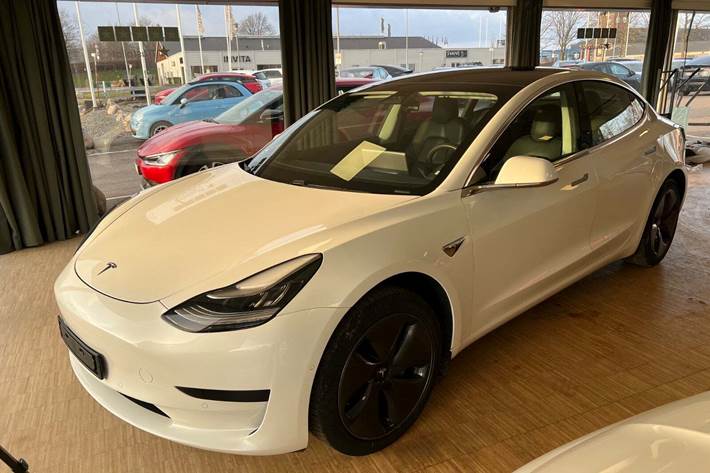 Hvid Tesla Model 3 fra 2020