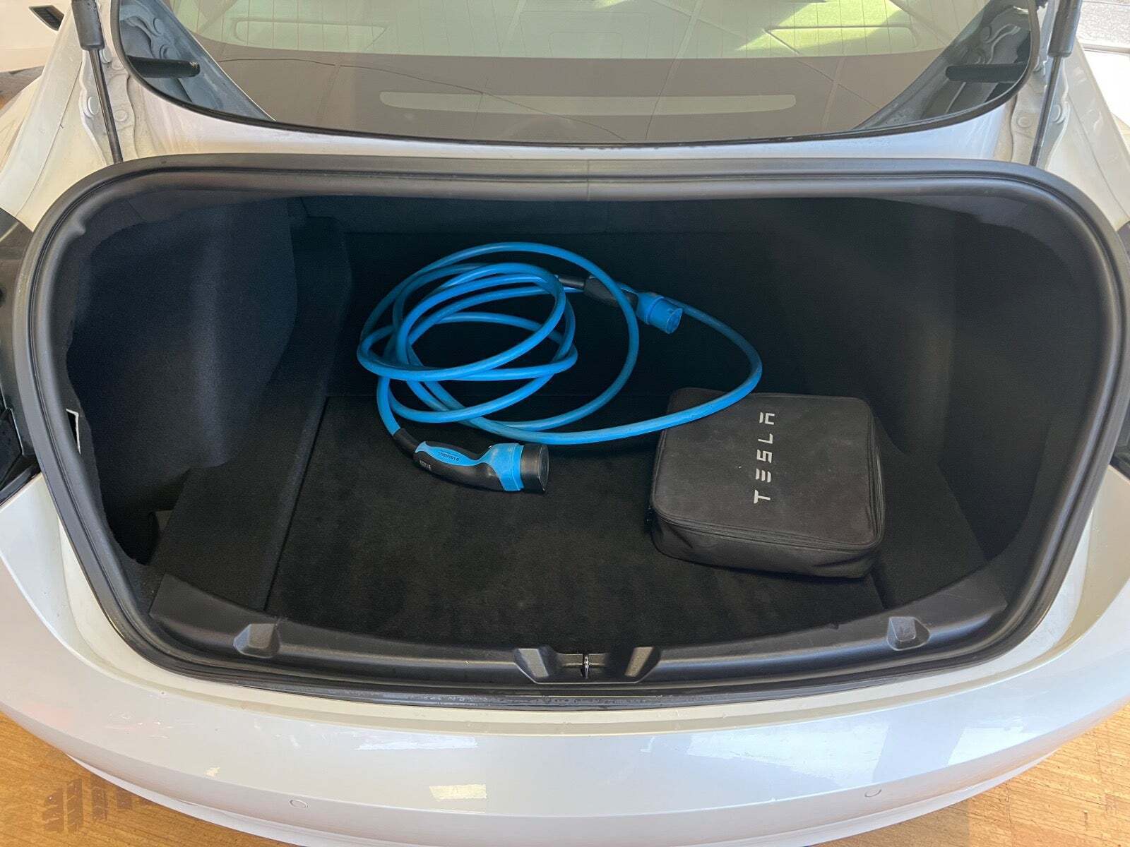 Hvid Tesla Model 3 fra 2020