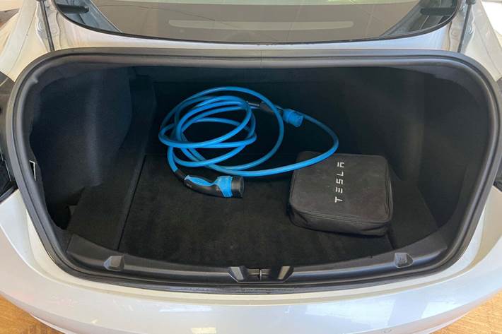 Hvid Tesla Model 3 fra 2020