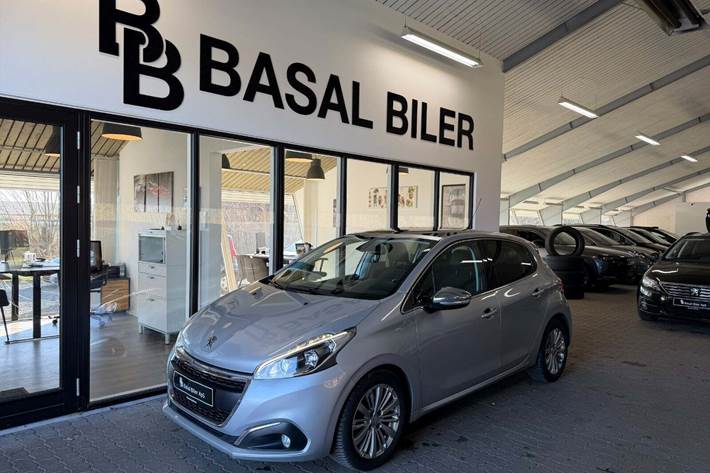 Sølv Peugeot 208 fra 2017