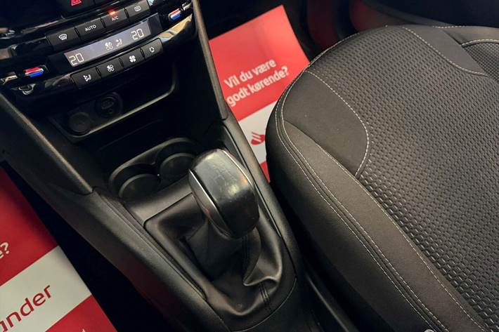 Sølv Peugeot 208 fra 2017