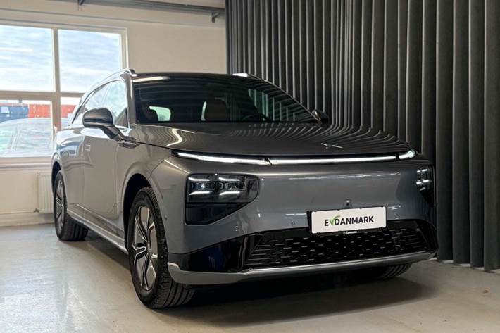 Grå Xpeng G9 fra 2024