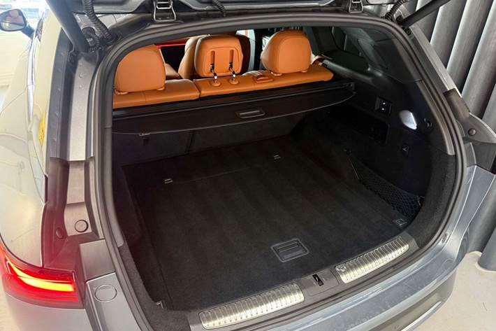 Grå Xpeng G9 fra 2024