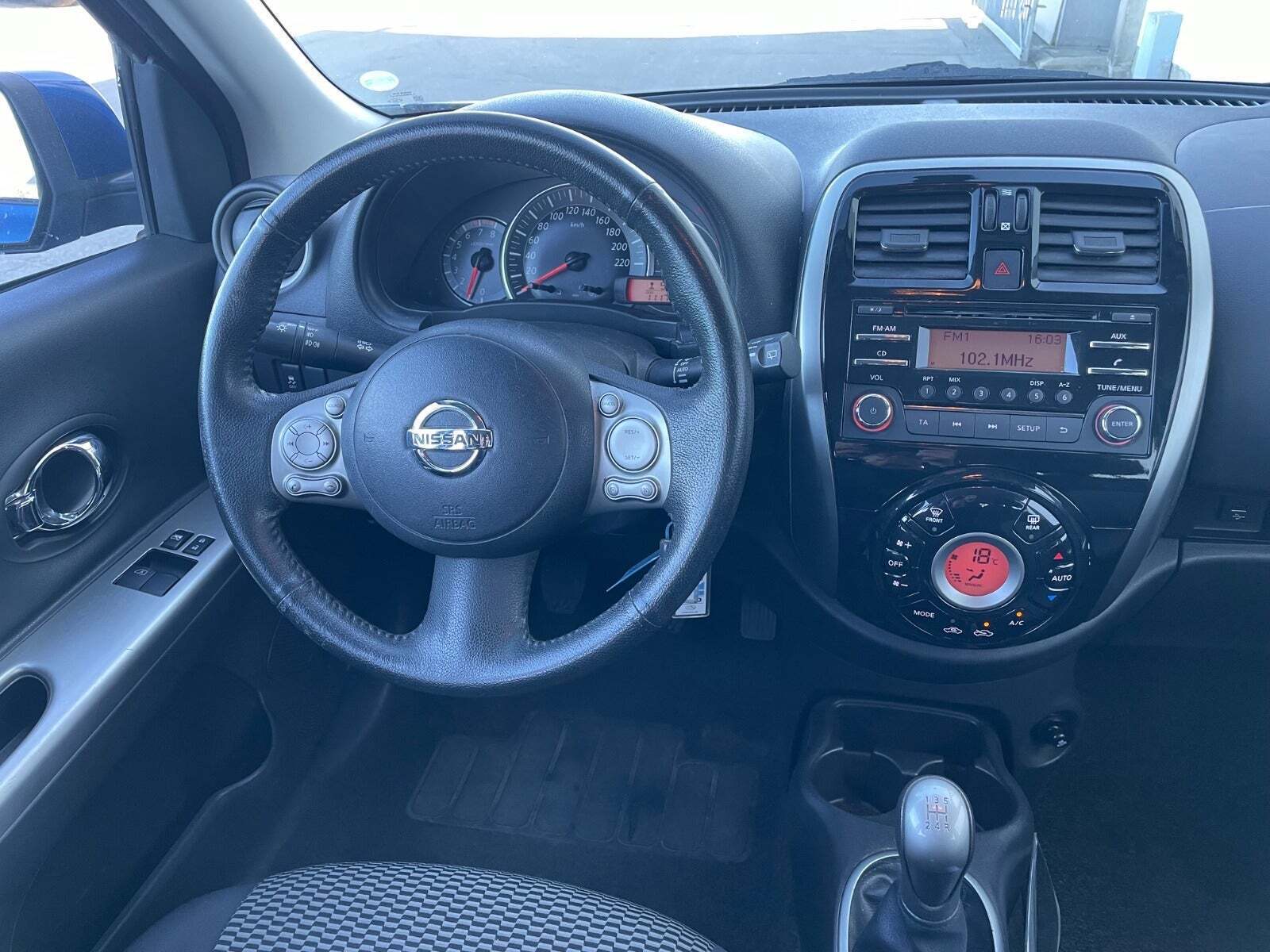 Blå Nissan Micra fra 2017