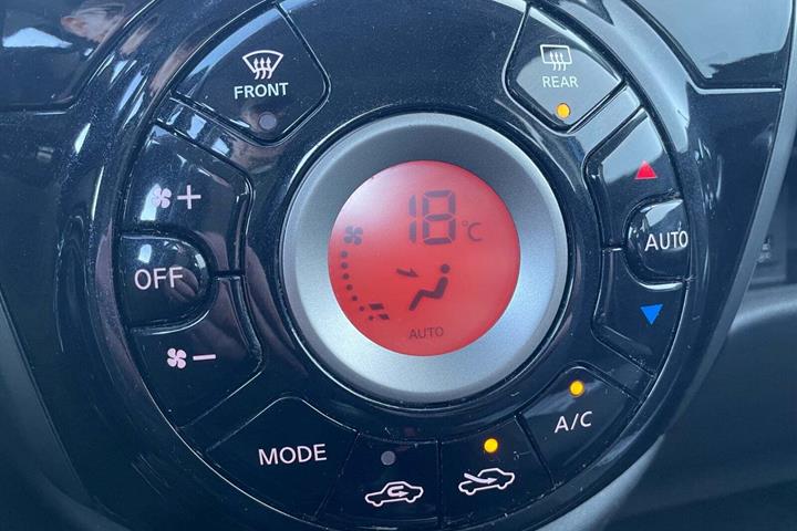 Blå Nissan Micra fra 2017
