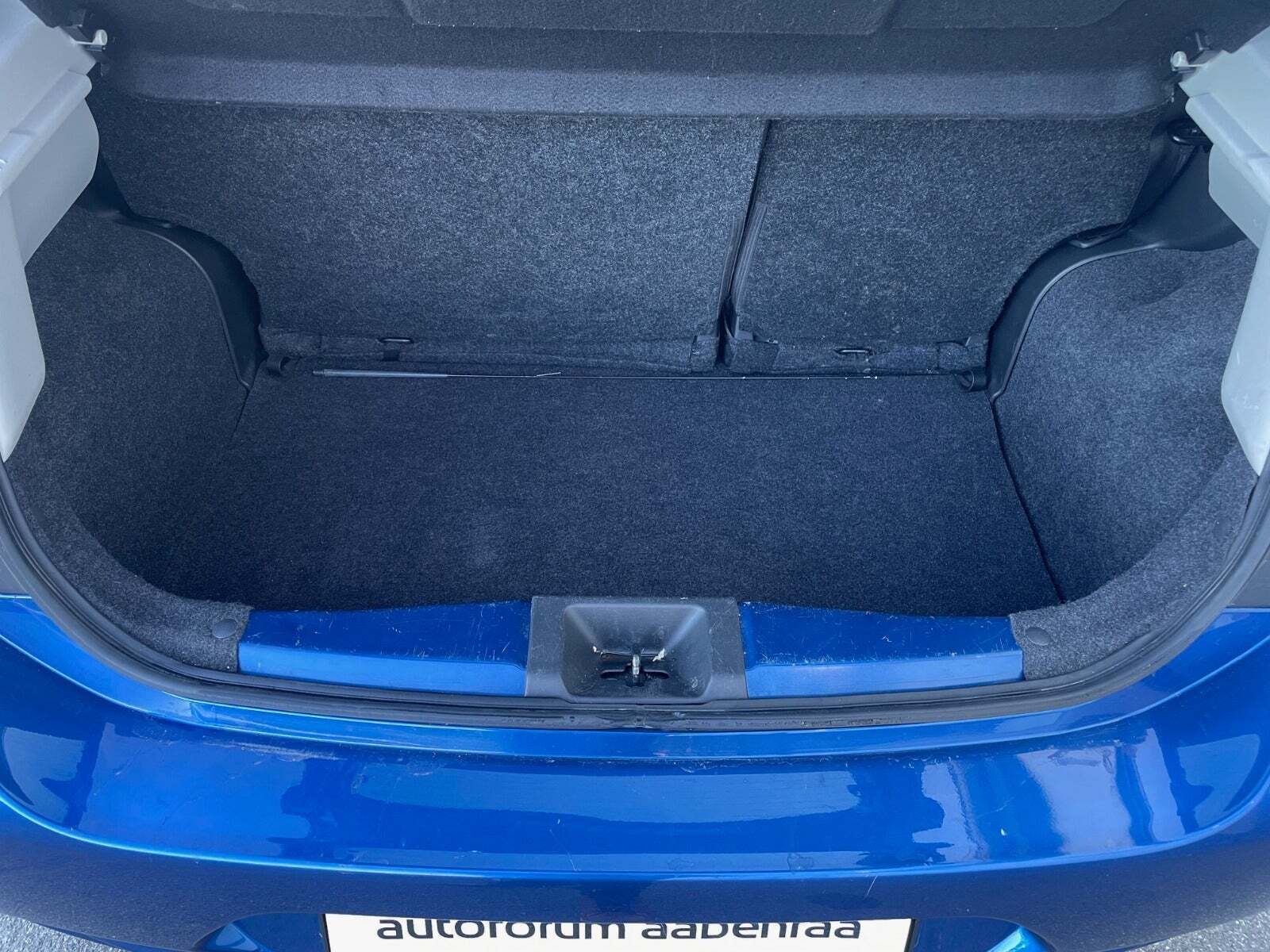 Blå Nissan Micra fra 2017
