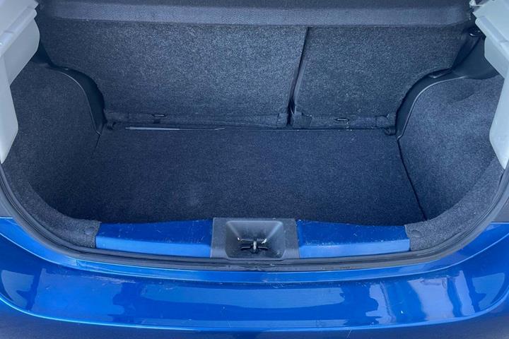 Blå Nissan Micra fra 2017