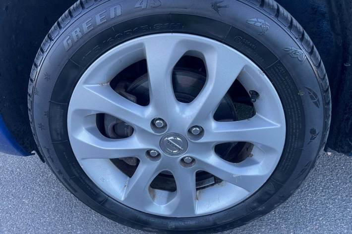 Blå Nissan Micra fra 2017