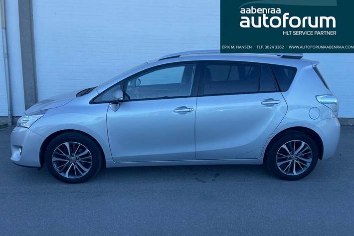 Sølv Toyota Verso fra 2016