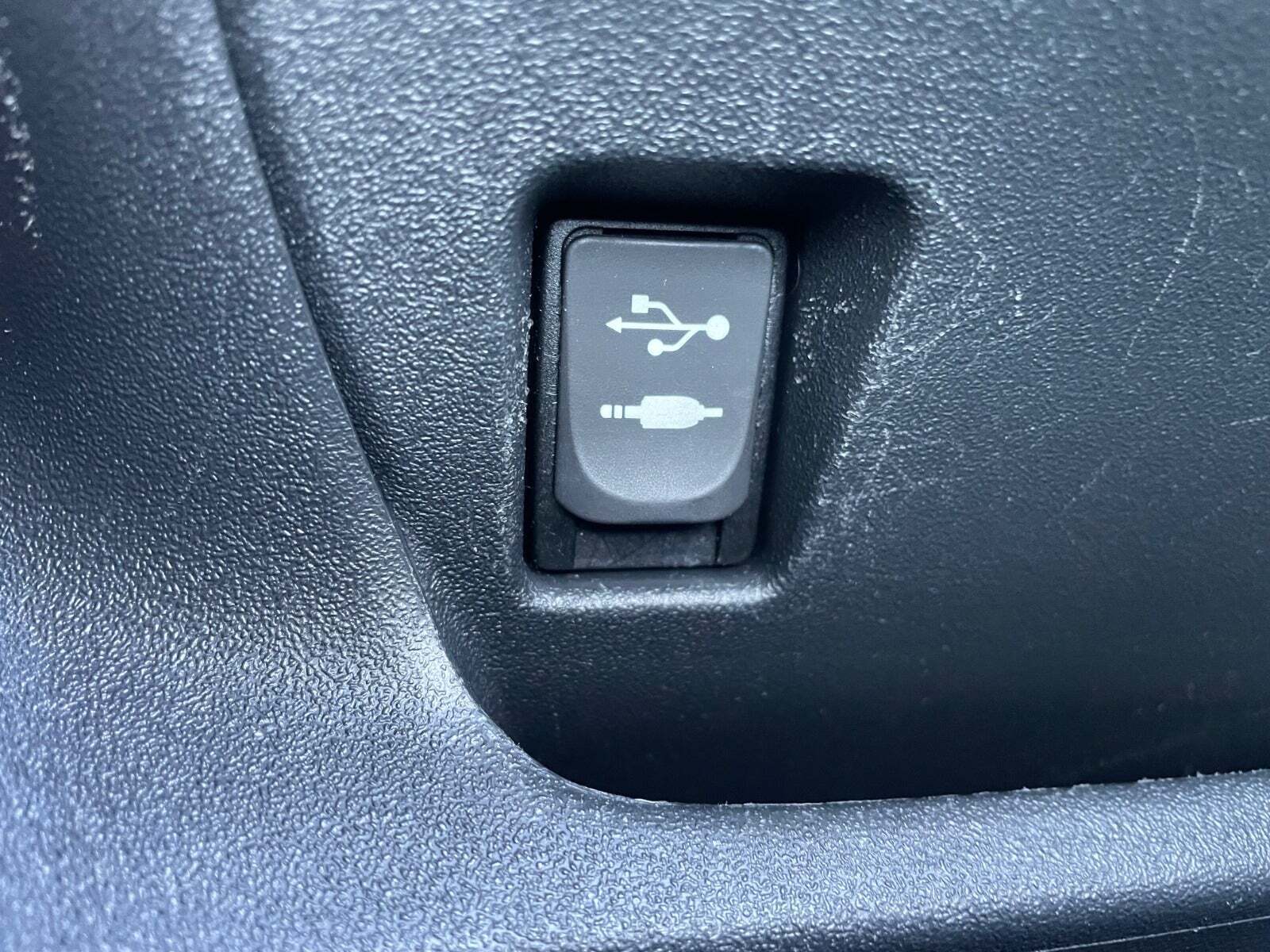 Sølv Toyota Verso fra 2016