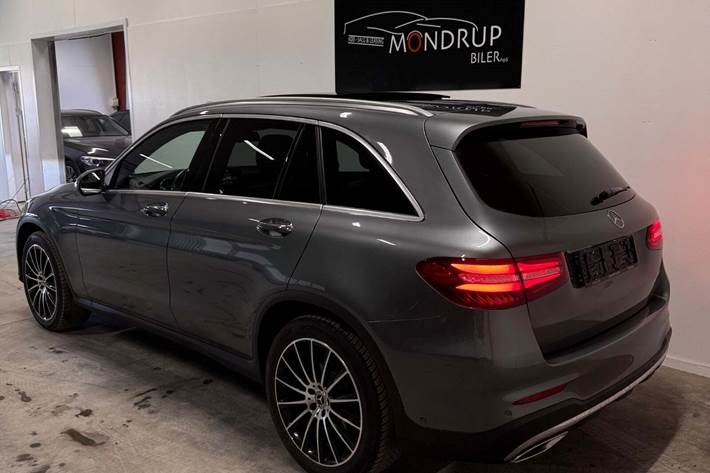 Grå Mercedes GLC350 d fra 2017