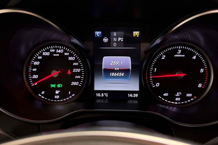 Grå Mercedes GLC350 d fra 2017