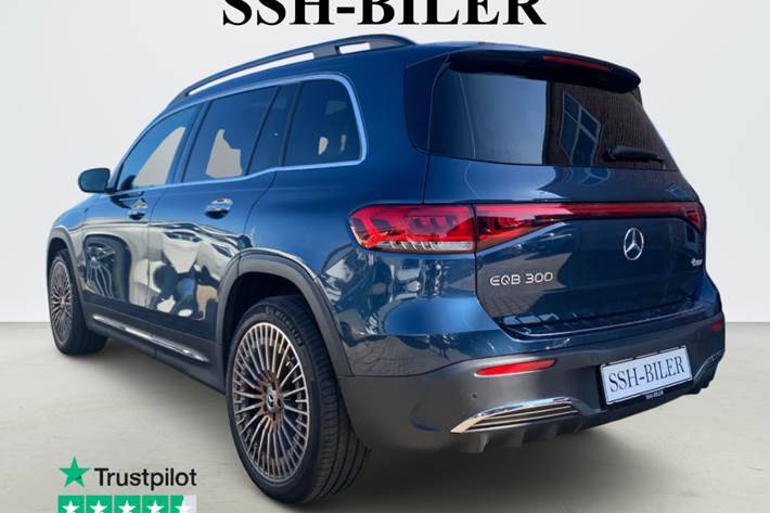 Blå Mercedes EQB300 fra 2022