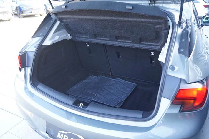 Grå Opel Astra fra 2018