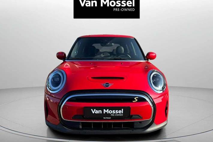 Rød Mini Cooper SE fra 2022