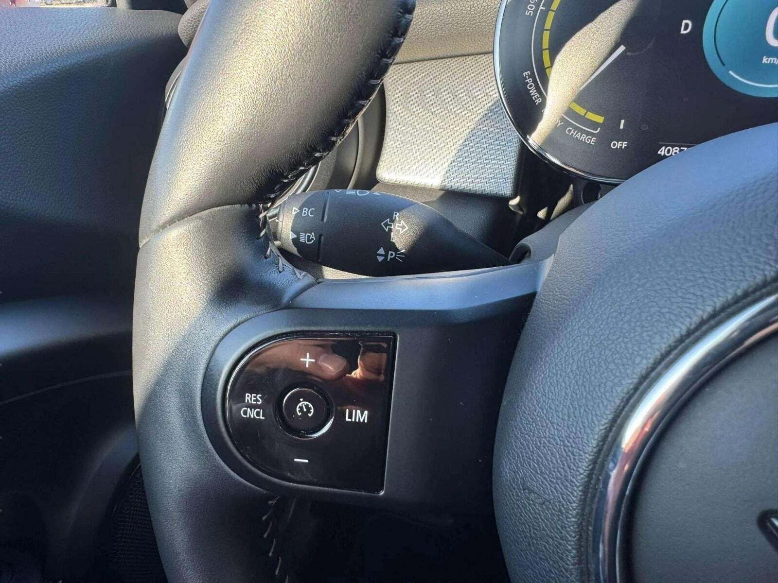 Rød Mini Cooper SE fra 2022