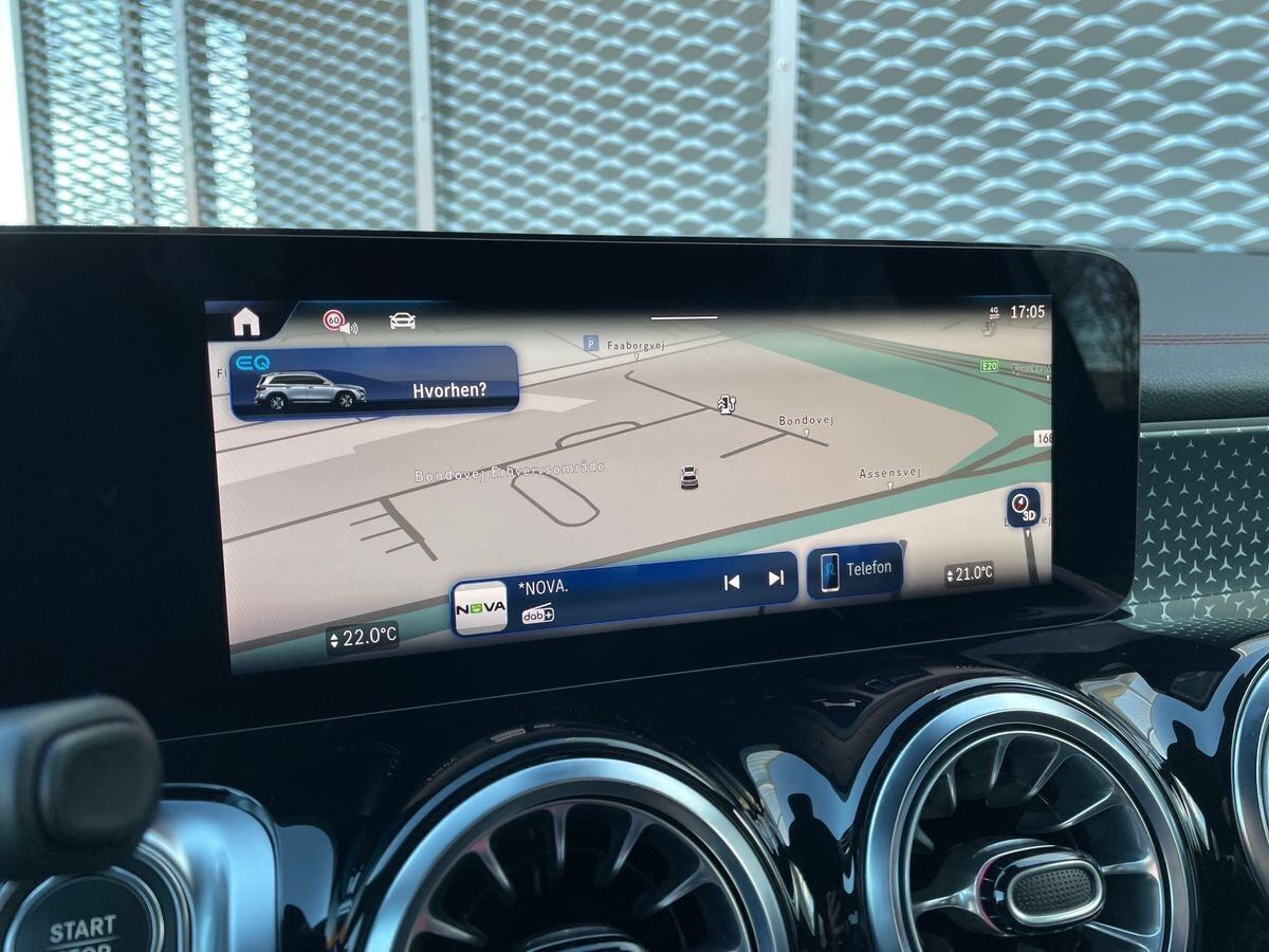 Sort Mercedes EQB250+ fra 2024