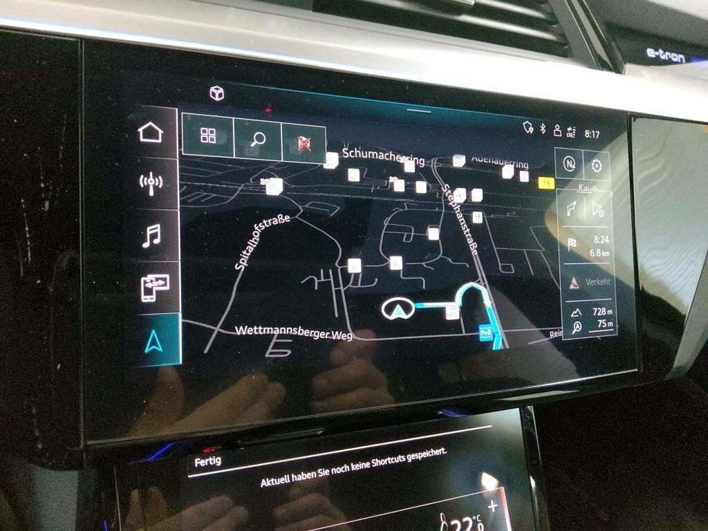Grå Audi e-tron fra 2023