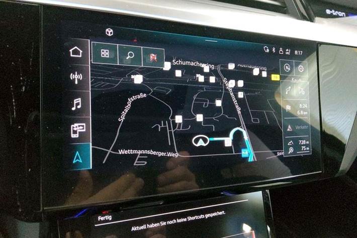 Grå Audi e-tron fra 2023