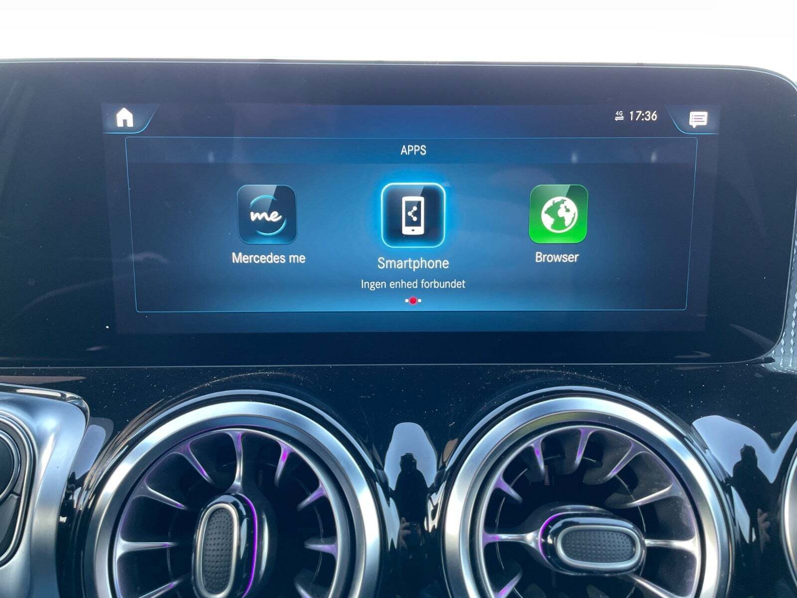 Sort Mercedes EQB250 fra 2023