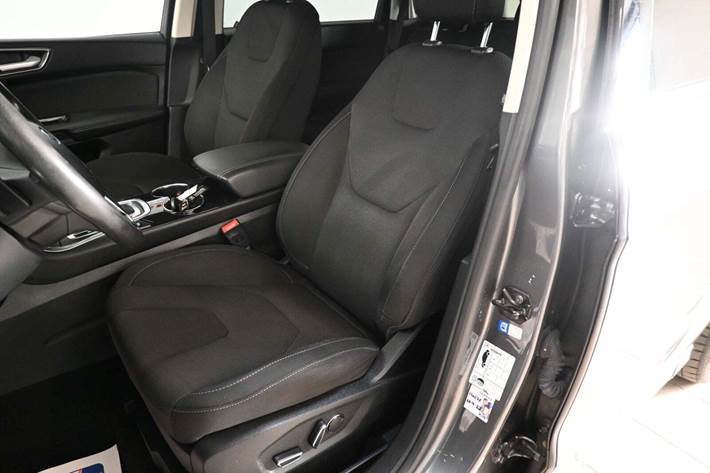 Grå Ford S-MAX fra 2017