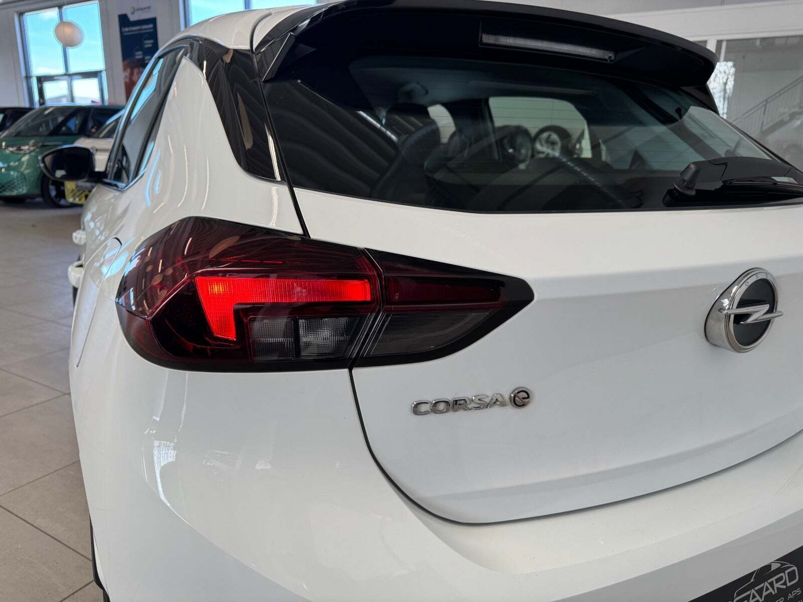 Hvid Opel Corsa-e fra 2023