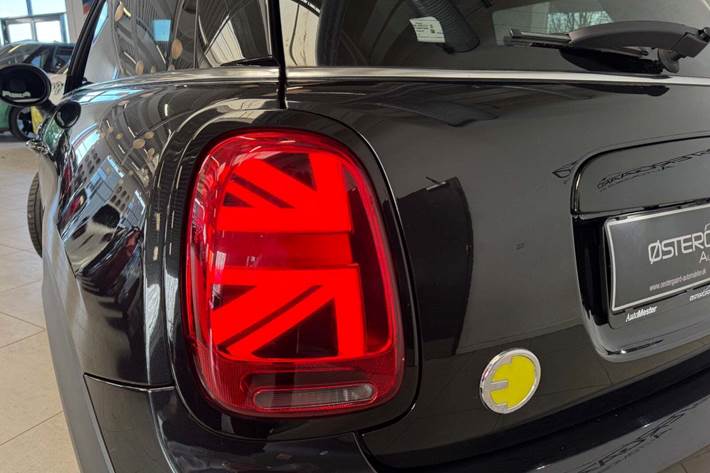 Sort Mini Cooper SE fra 2023