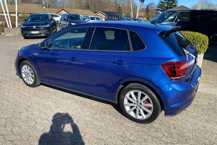 Blå VW Polo fra 2021