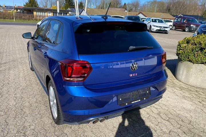 Blå VW Polo fra 2021