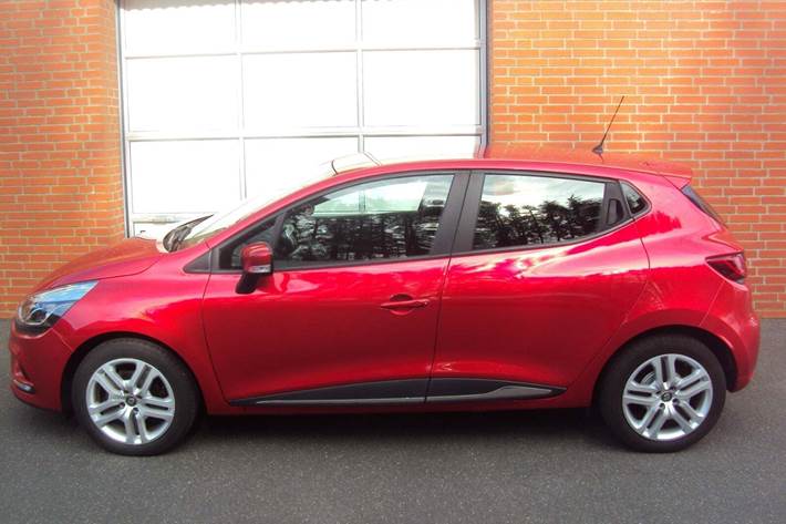 Rød Renault Clio IV fra 2019