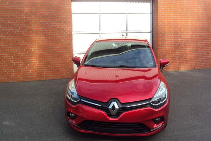 Rød Renault Clio IV fra 2019
