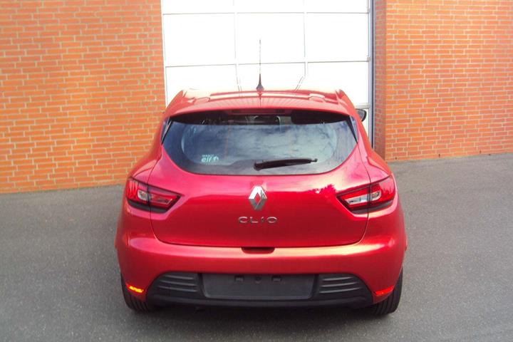 Rød Renault Clio IV fra 2019