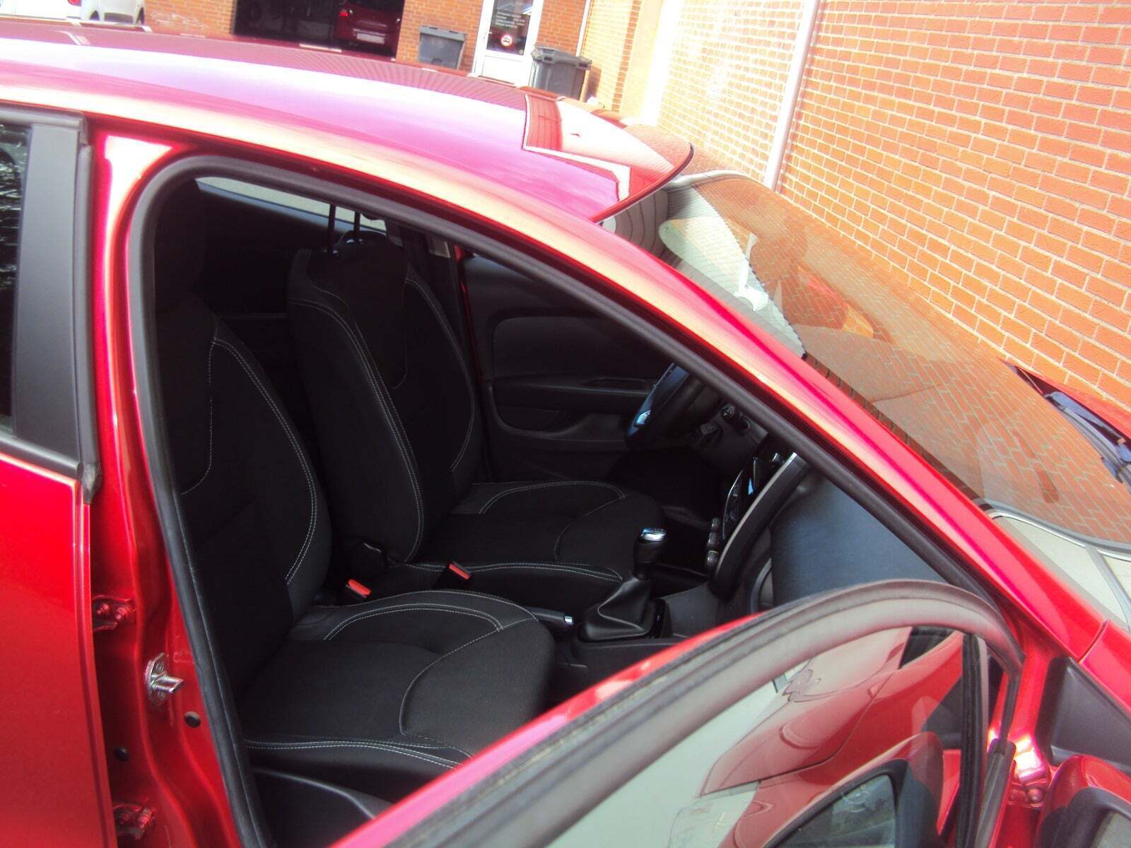 Rød Renault Clio IV fra 2019