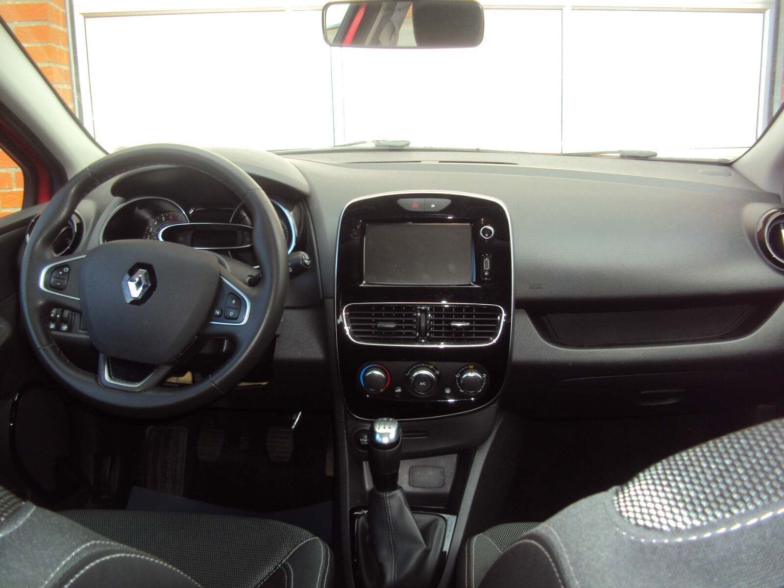 Rød Renault Clio IV fra 2019